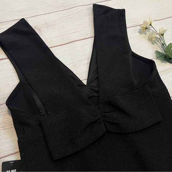 EXPRESS Ribbed Plunge Neck Bow Back Thong Bodysuit - Picture 8 of 16